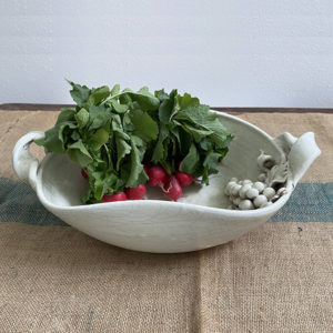 Crackle grape fruit bowl with bunch of grapes in relief